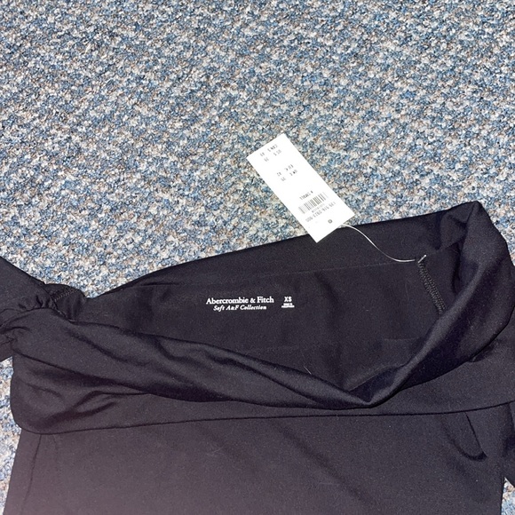 Abercrombie off the shoulder top - Picture 2 of 2